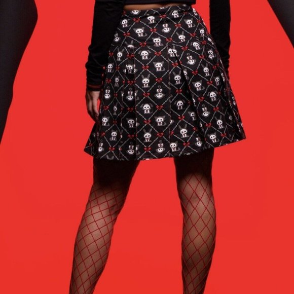 Skelanimals Grommet Strap Pleated Plaid Skirt Black Red LARGE New With Tags - Picture 9 of 9